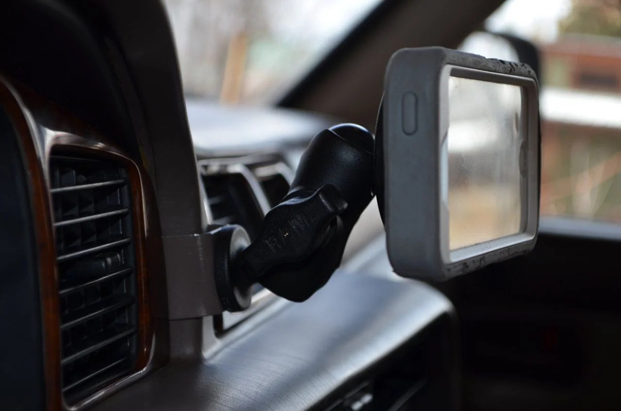Zum glück gibt es das automatikgetriebe . Best phone mount? | IH8MUD Forum