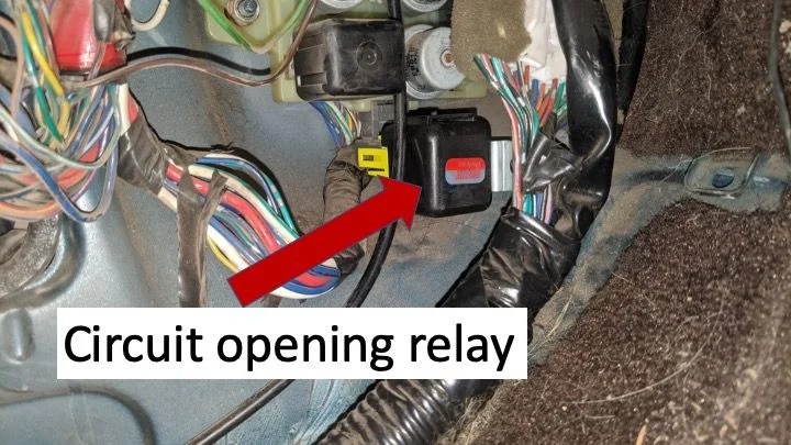 Circuit opening relay