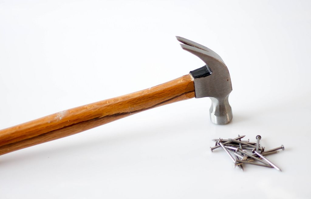 Together, citigroup, wells fargo, bank of america and jp morgan chase make up the top four banks in america with chase bank being the largest. Piggy bank with hammer.jpg - Bilder und Fotos (Creative