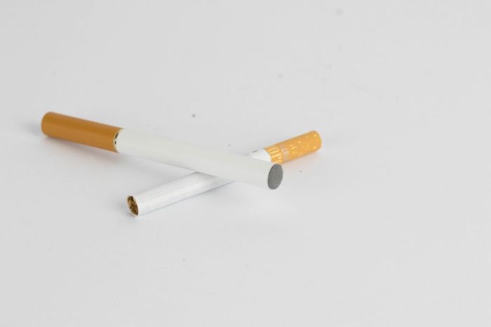 E-cigarette - Creative Commons Bilder Smoking a cart