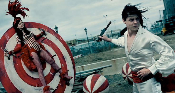 'The White Stripes, New York City' (2003) by Annie Leibovitz, C-print, 26 x 32 inches (framed), Copyright © Annie Leibovitz, Courtesy of Experience Music Project.