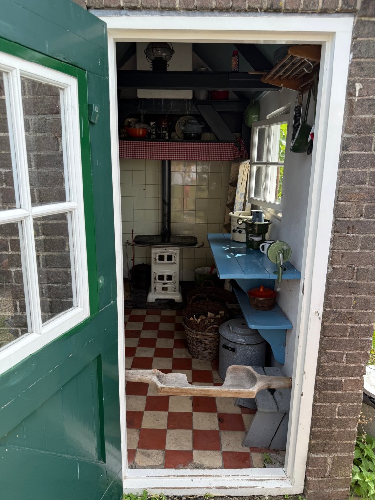 Kitchens were located in an outbuilding, as they were a potential fire hazard.