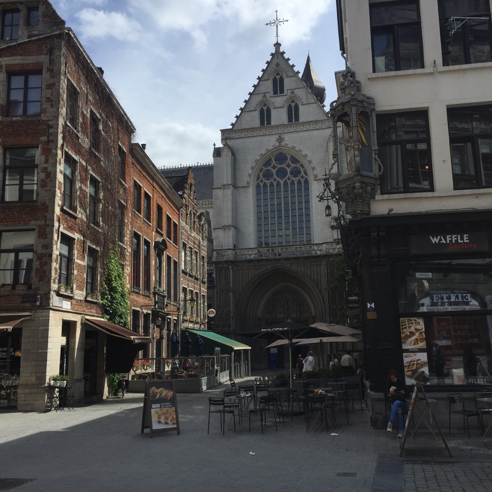 kerk en waffle café