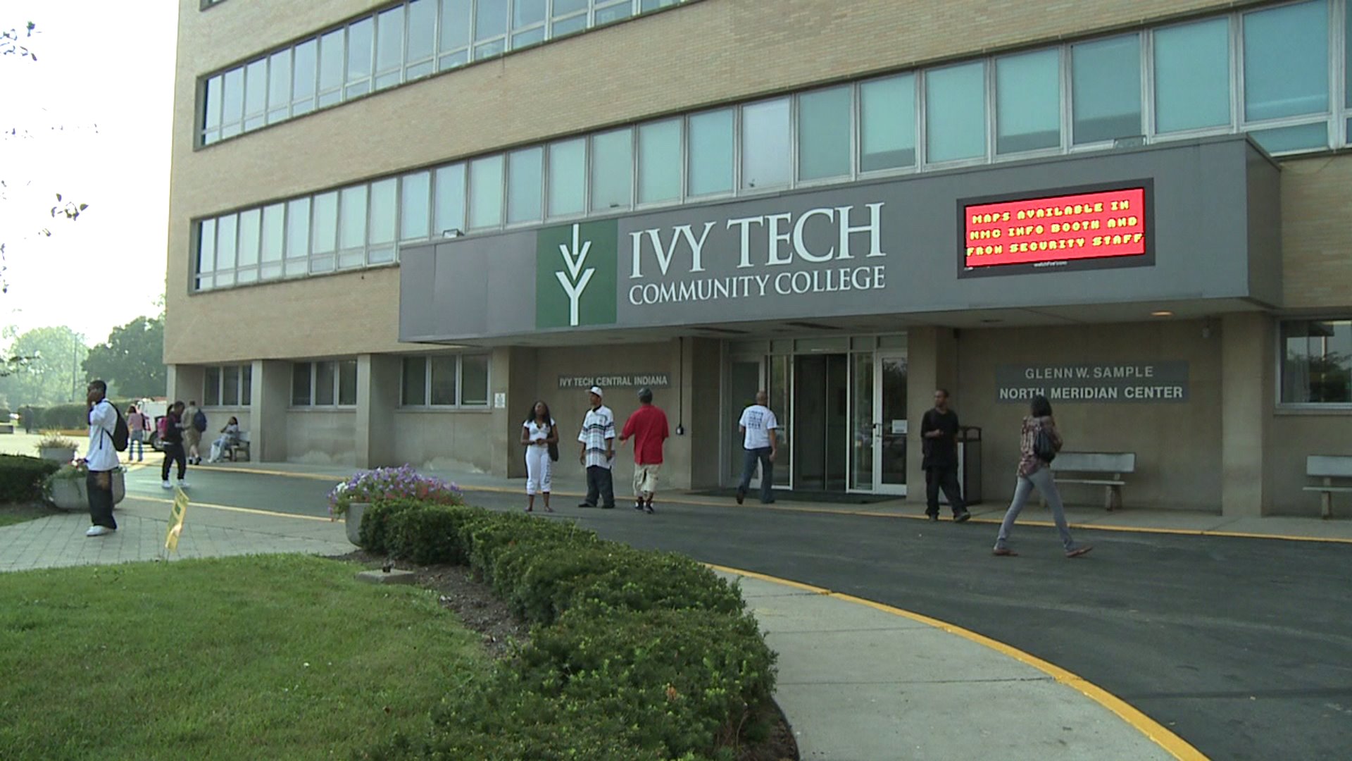 Ivy tech offers students many ways to find aid that doesn't have to be paid back. Ivy Tech offers free classes, job training to 10,000 students across Indiana | Fox 59