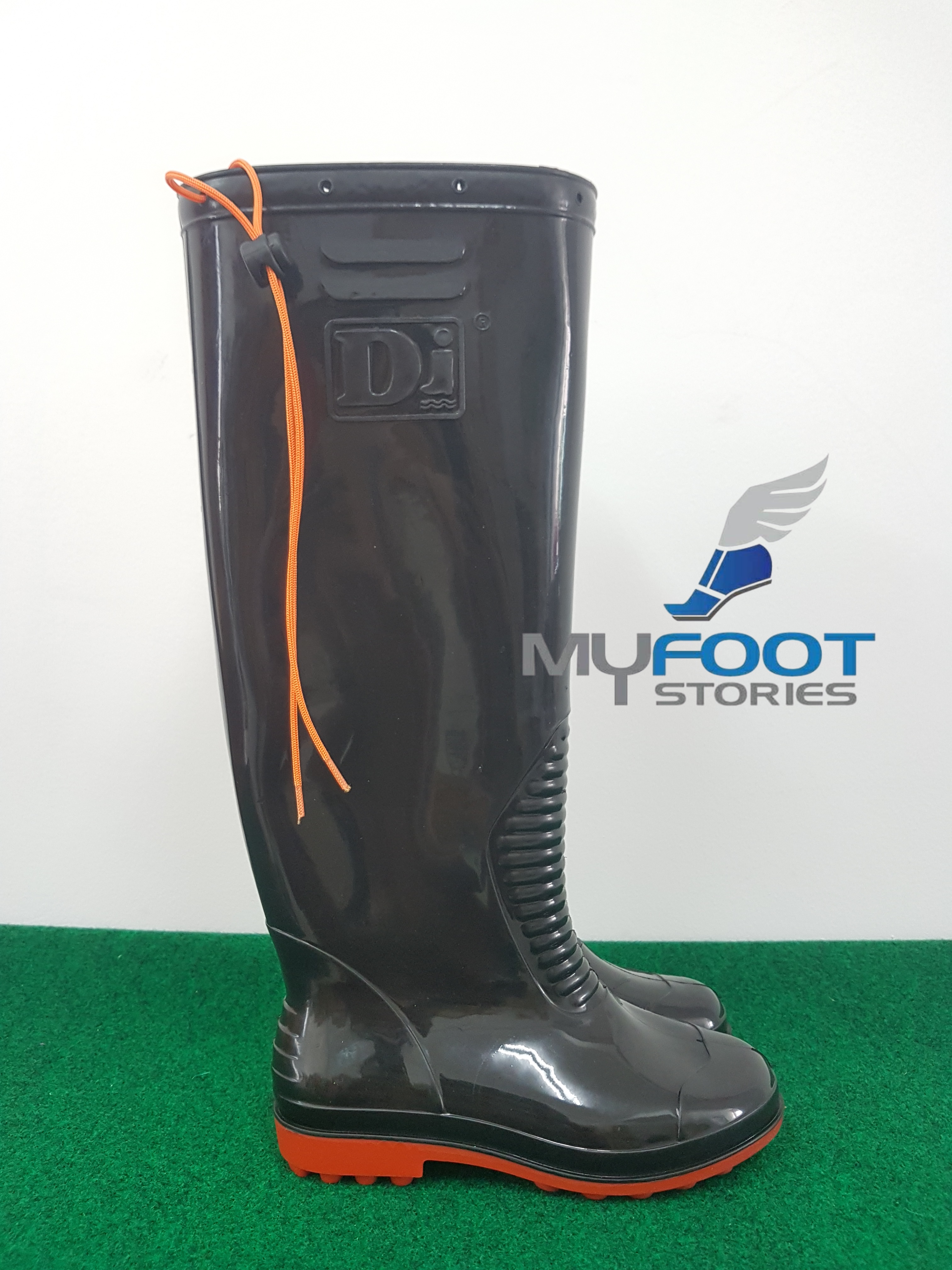 รองเท้าบูทกันน้ำ รุ่น 1920 รองเท้าบูทยาง รองเท้าบูทกันน้ำ บูทยาวชาวนา บูทสีดำพื้นส้ม บูทผูกเชือก ความสูง 19 นิ้ว - MY FOOT STORIES
