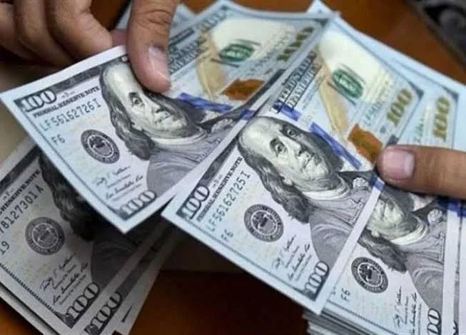 هدوء حذر في سوق الصرف.. الدولار يستقر بالبنوك المصرية اليوم