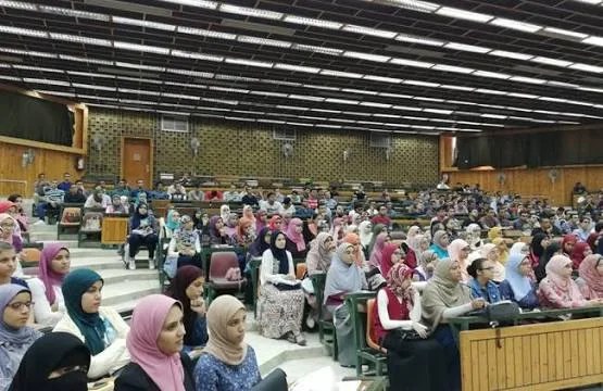 طلاب أولى جامعة