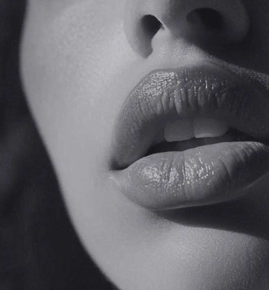 Close-up of lips, lip lift