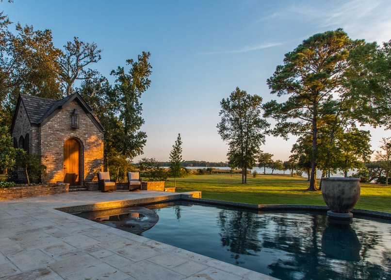 Elegan Riverside Pool Design