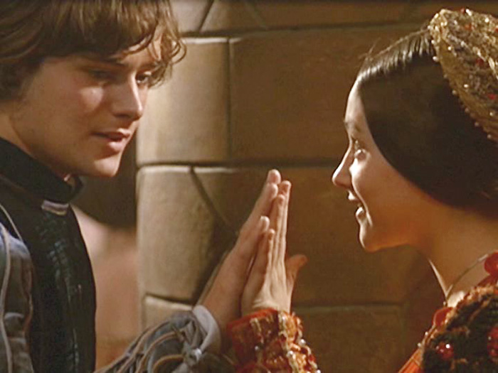 Romeo and Juliet (1968) costume review