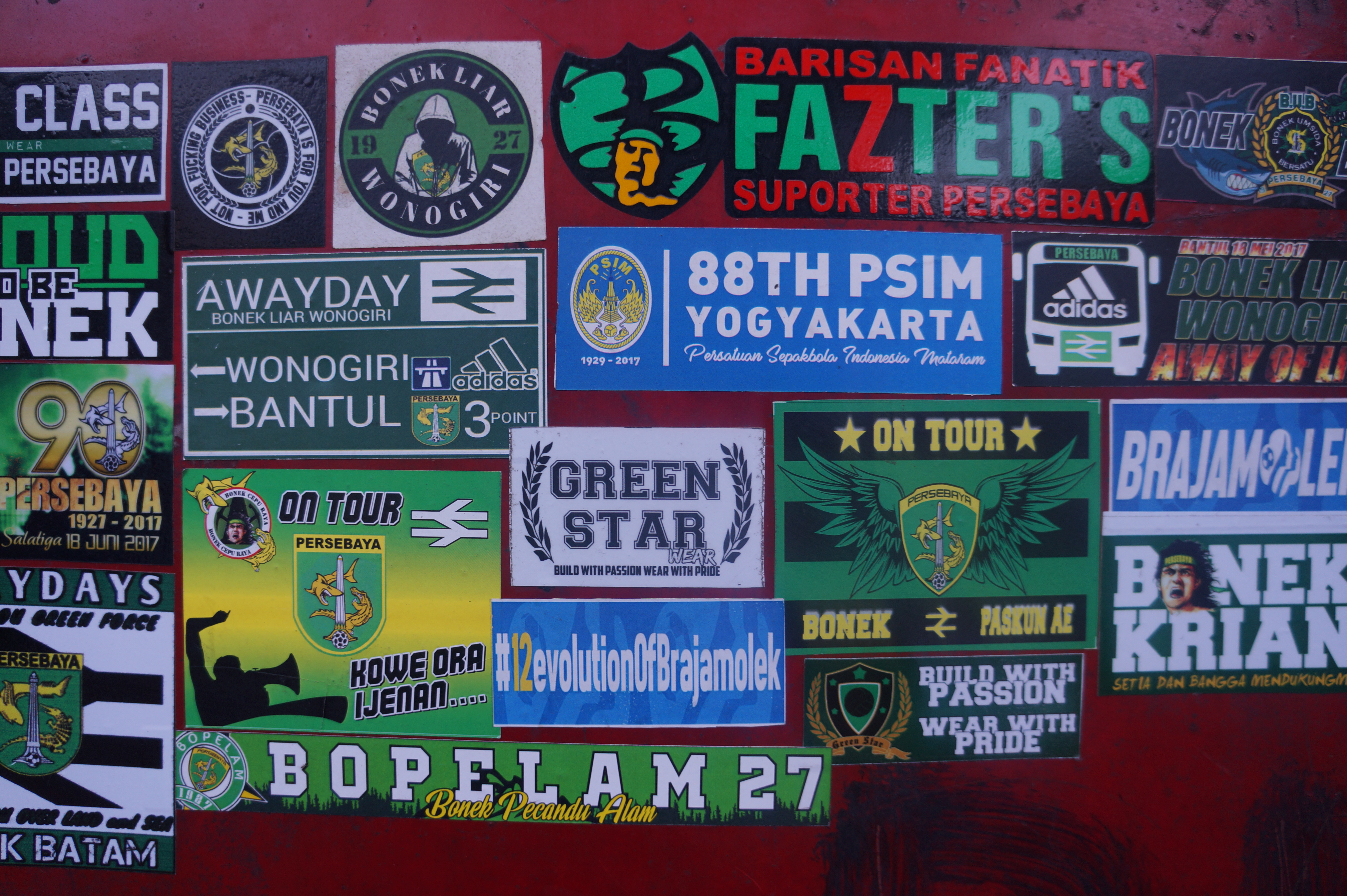 Persebaya.id adalah situs resmi persebaya surabaya, menyajikan berita terbaru tentang persebaya, jadwal pertandingan, . Ultras Aufkleber Of The Week Persebaya From Boothferry To Germany