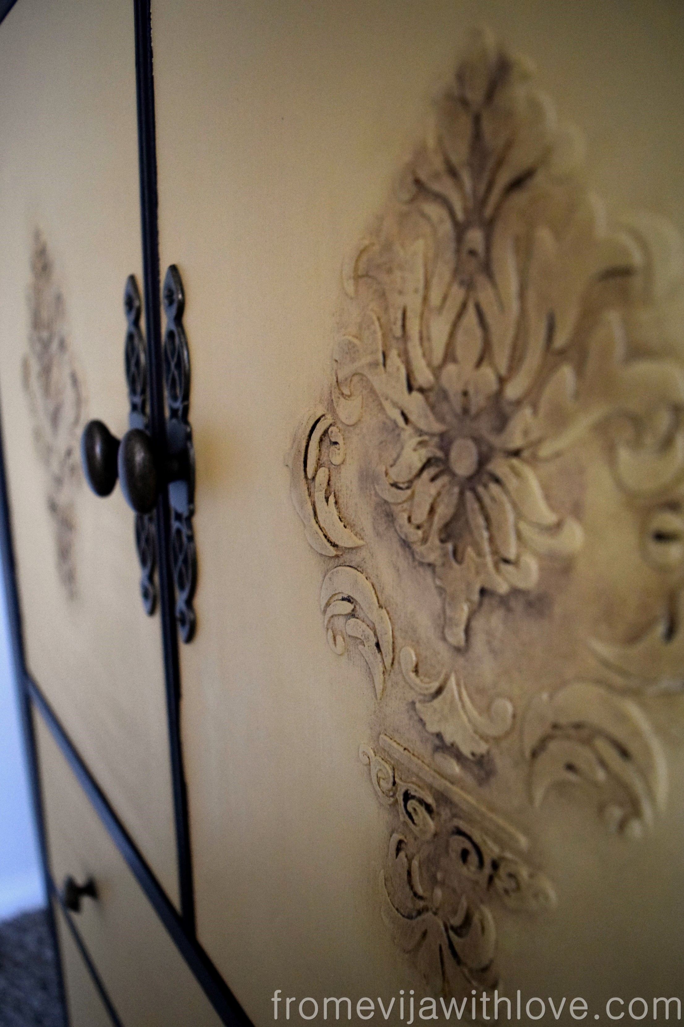 How to do a Raised Stencil on Furniture - From Evija with Love