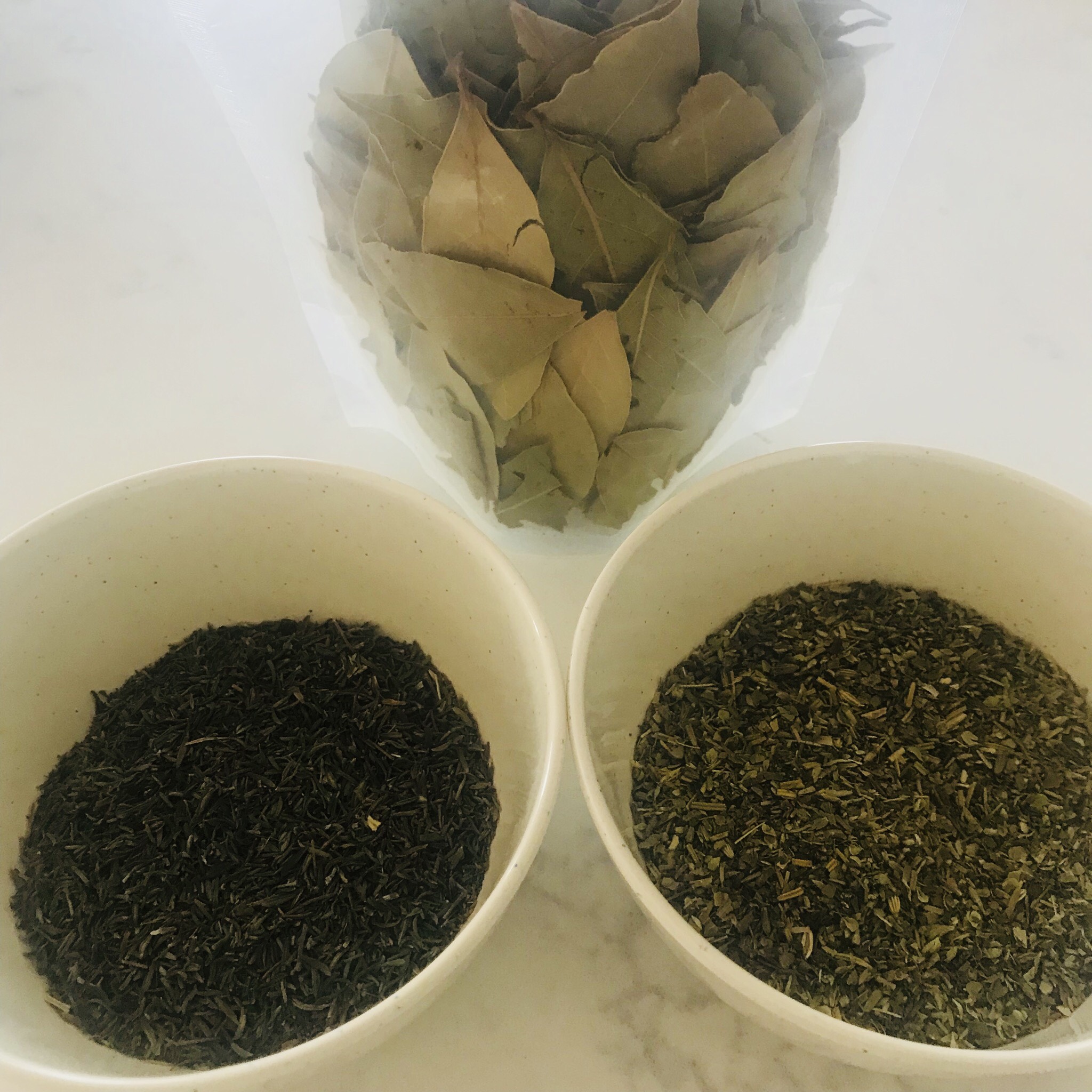 Bay leaves, thyme and oregano