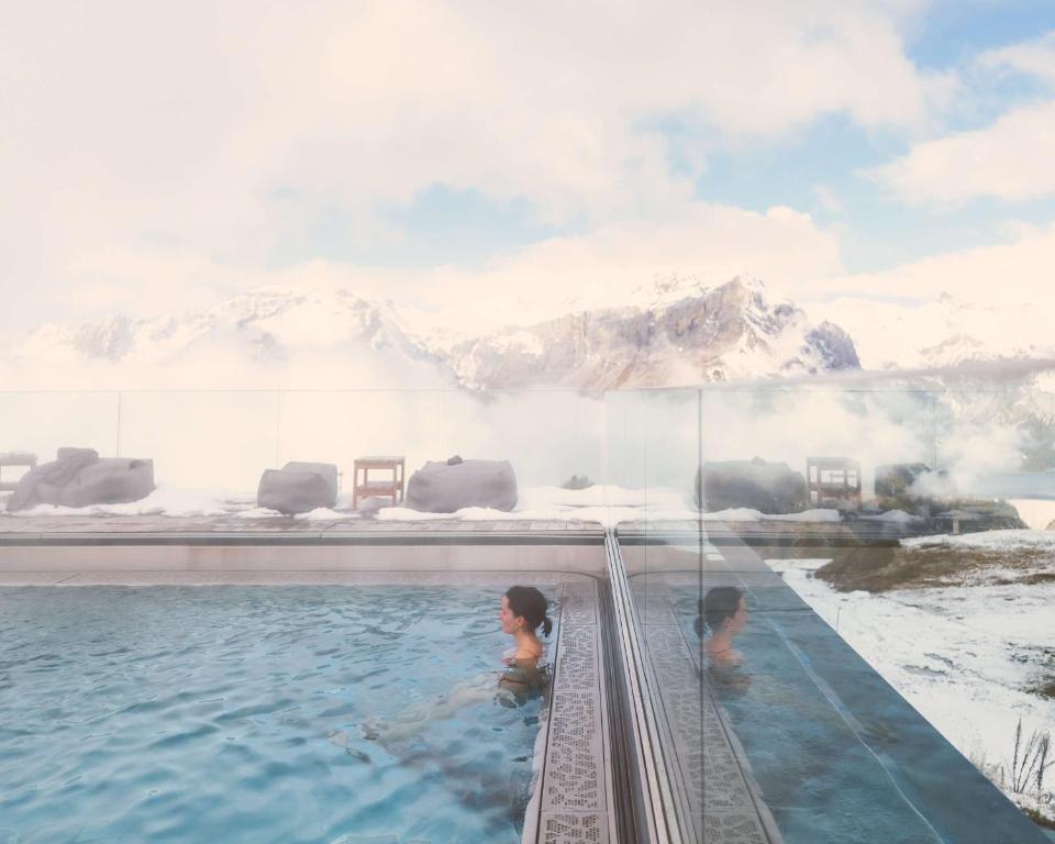 The best ski hotels with pools or ski resorts with swimming pool in 2021.