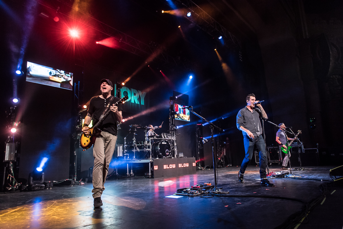 Theory of a Dead Man, Aztec Theater San Antonio, 10-28-17, Photo by Stan Martin