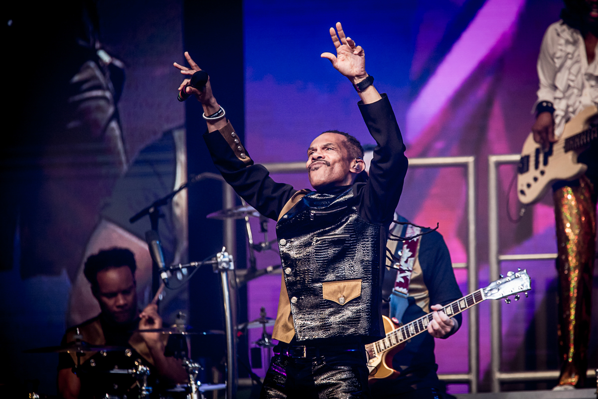 Earth Wind and Fire, Photo by Robert Hein