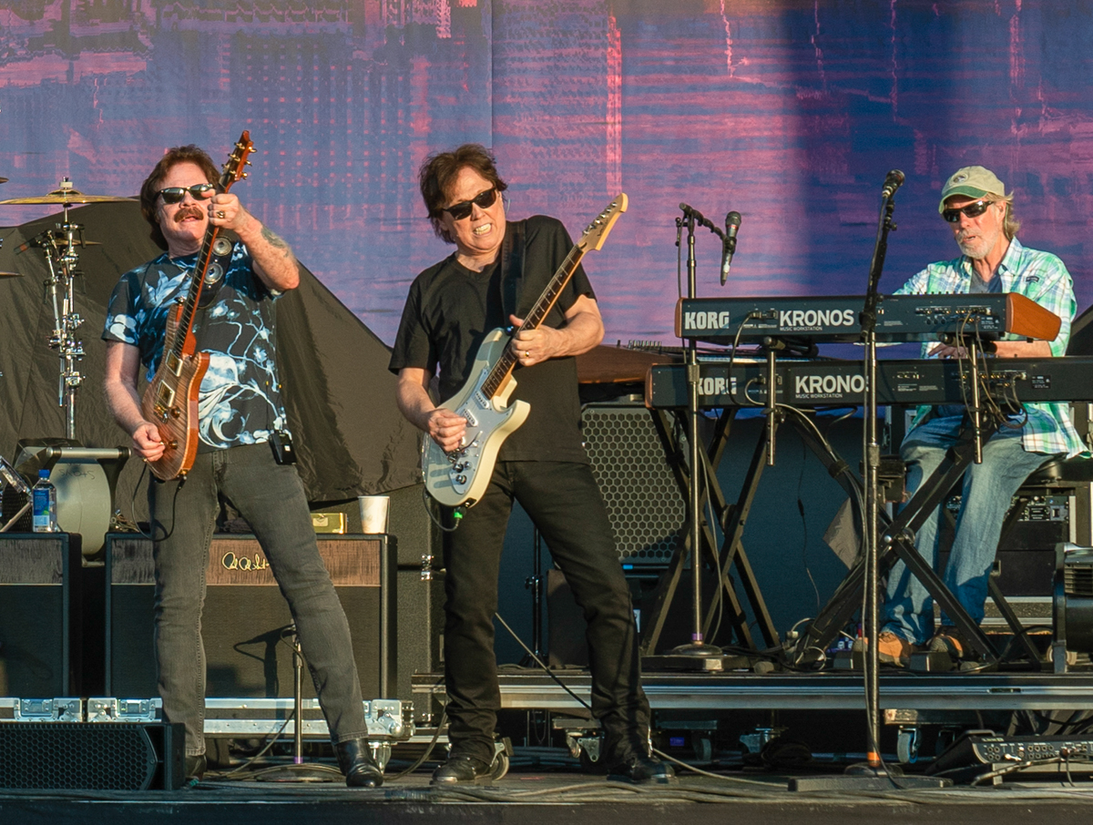 Doobie Brothers/Steely Dan Concert, Photo by Gino Barasa