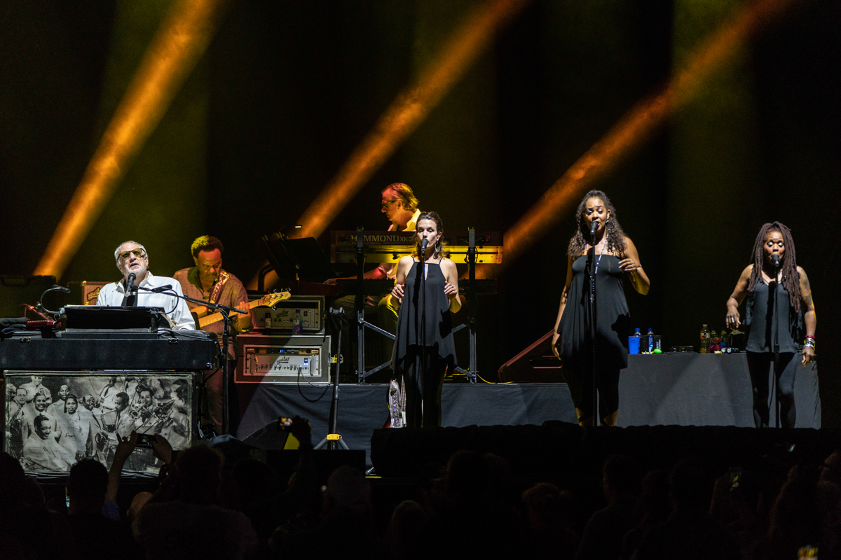 Doobie Brothers/Steely Dan Concert, Photo by Gino Barasa