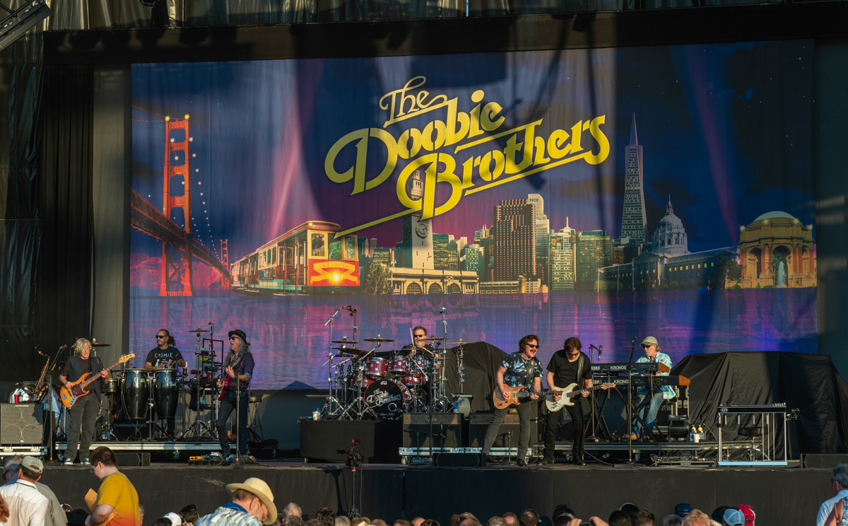 Doobie Brothers/Steely Dan Concert, Photo by Gino Barasa