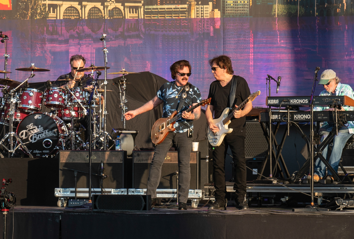 Doobie Brothers/Steely Dan Concert, Photo by Gino Barasa