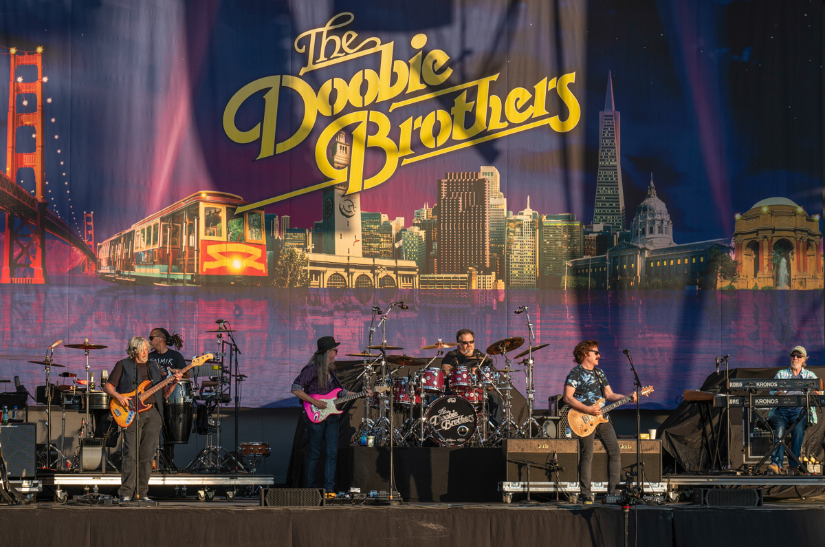 Doobie Brothers/Steely Dan Concert, Photo by Gino Barasa