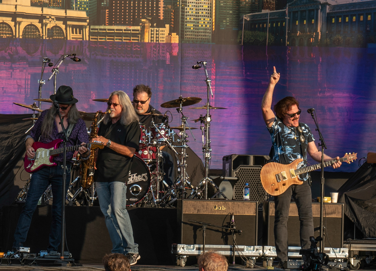 Doobie Brothers/Steely Dan Concert, Photo by Gino Barasa