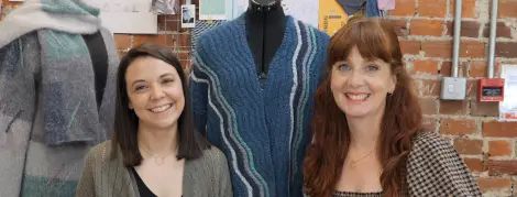 Guests Fruity Knitting - Premium Colorful Image Gallery - Mobile