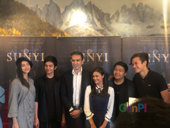 Sinopsis film sunyi bergenre horor yang di garap oleh sutradara awi suryadi bersama md pictures bercerita bullying berujung kematian. Sunyi Horor Indonesia Yang Didaptasi Dari Film Korea