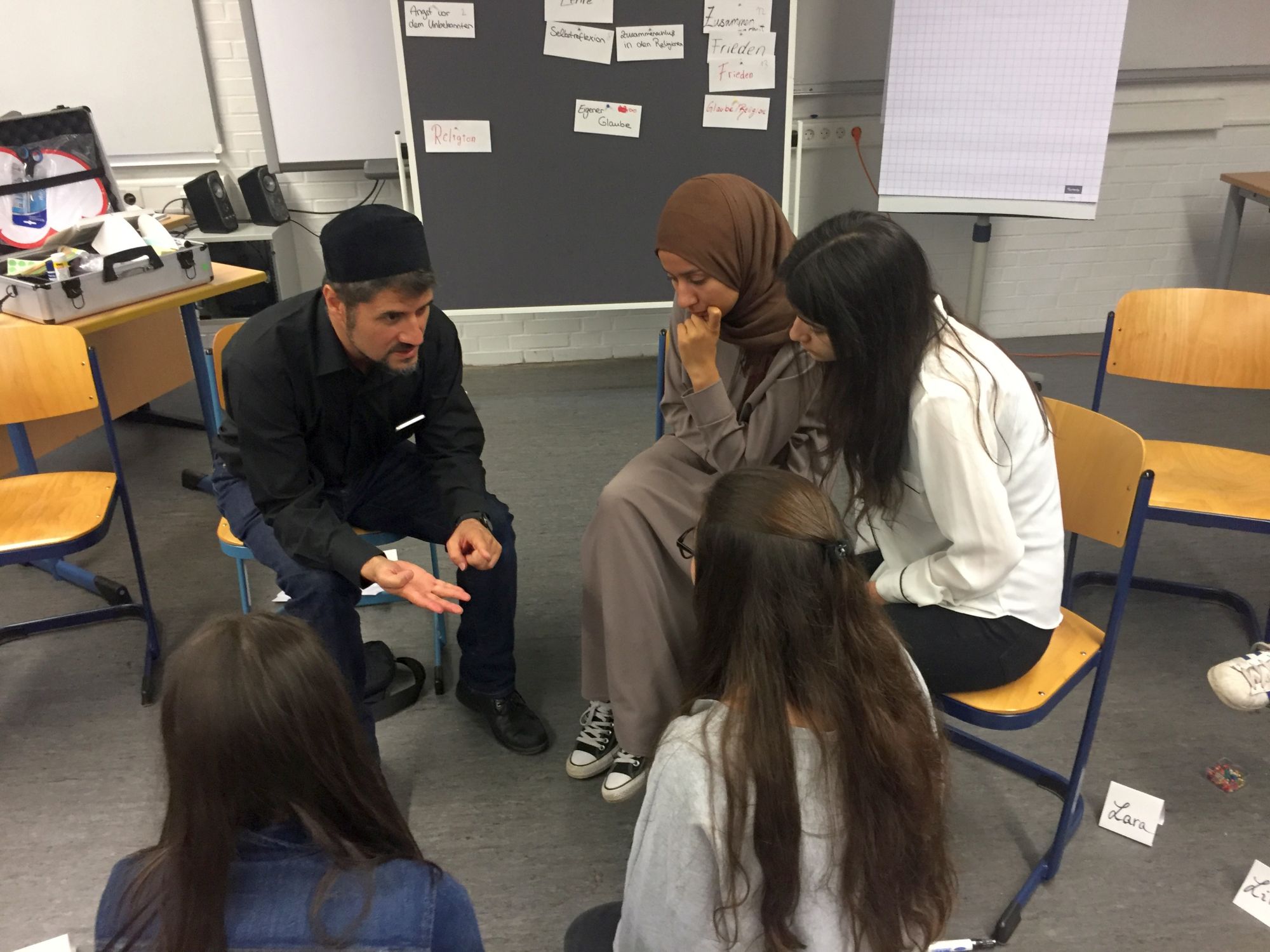 Der Imam Und Die Pastorin Fritz Schumacher Schule