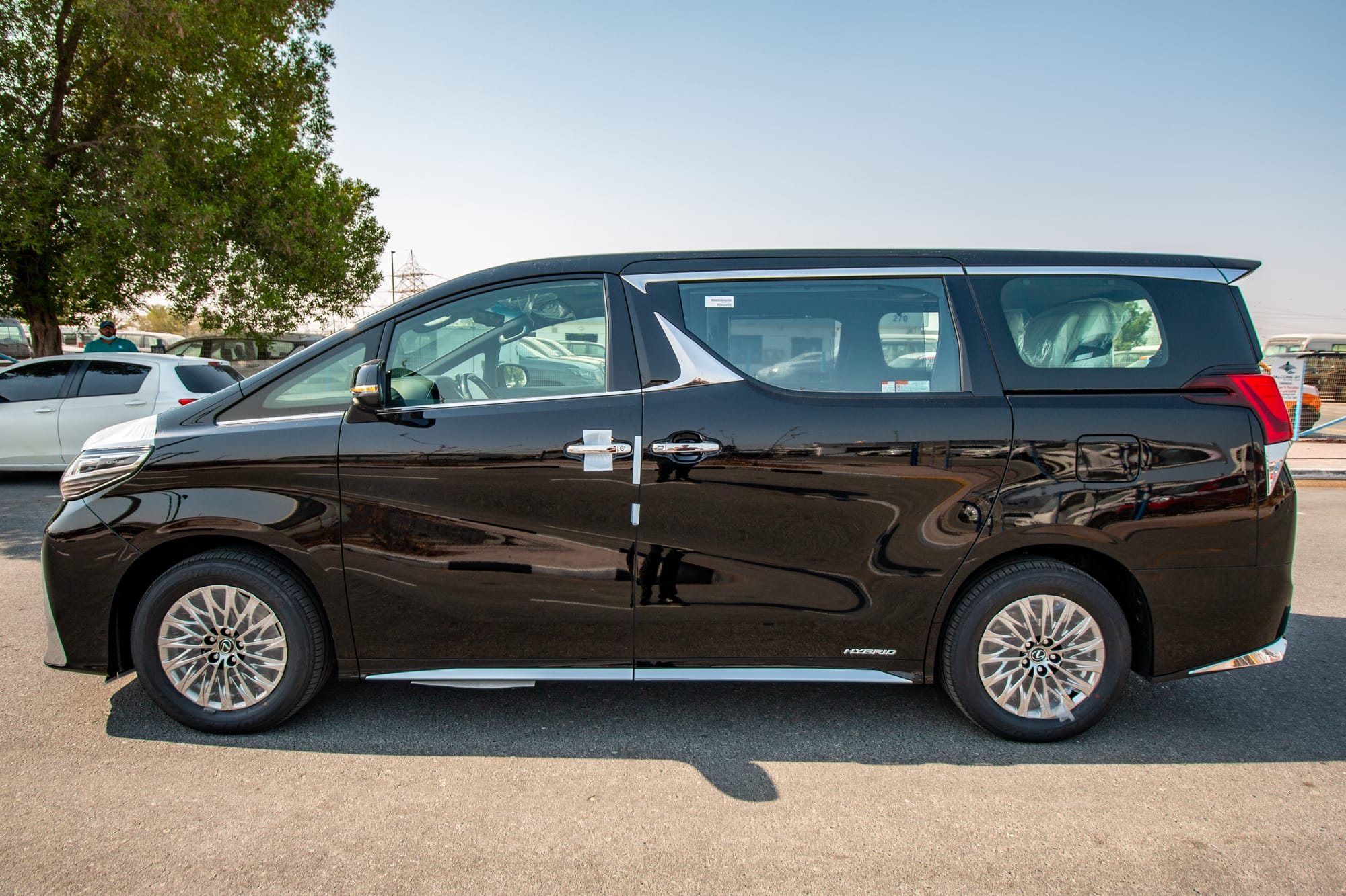 Lexus lm300h hybrid minivan