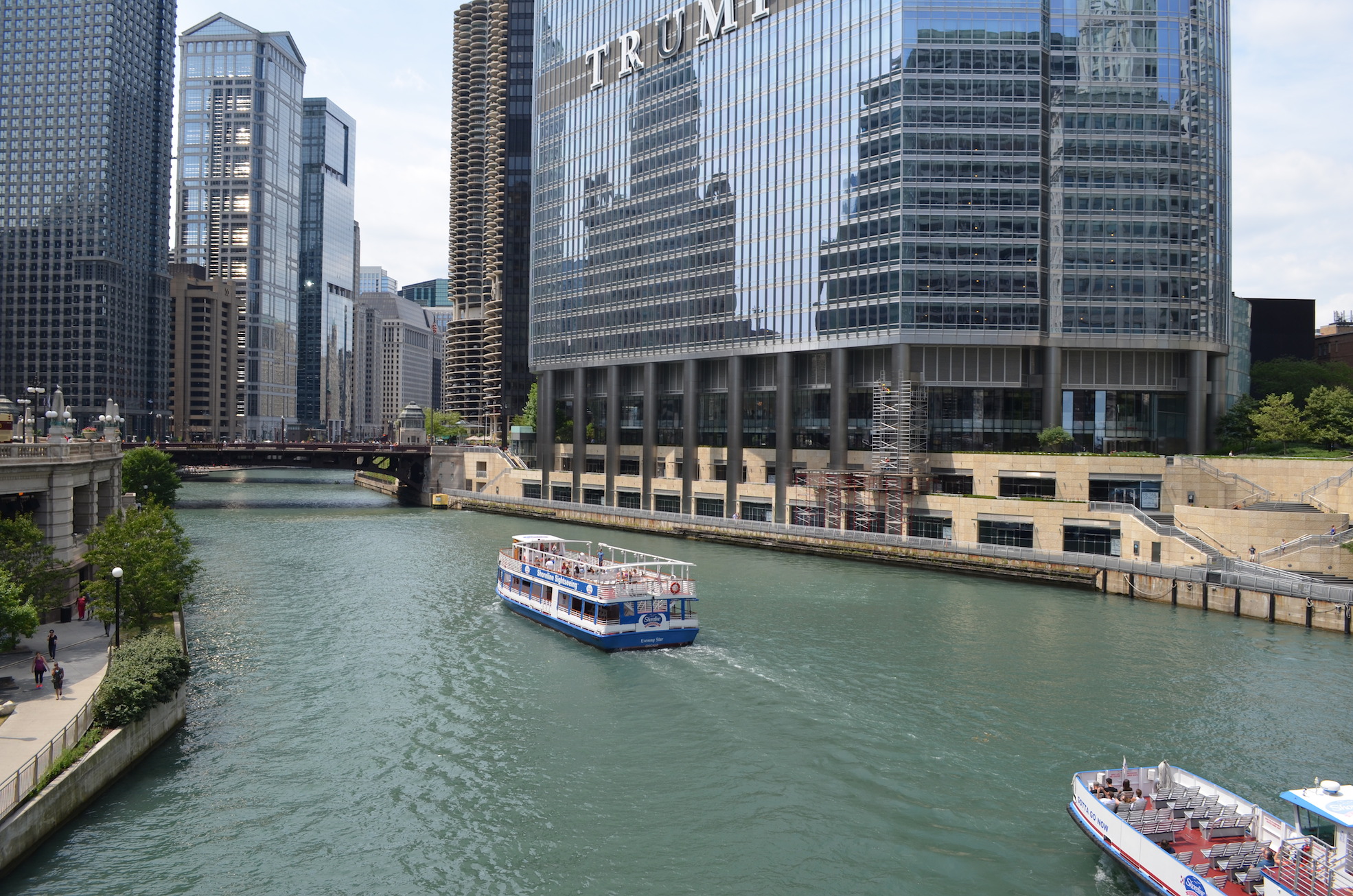 Boat Tour in Chicago River