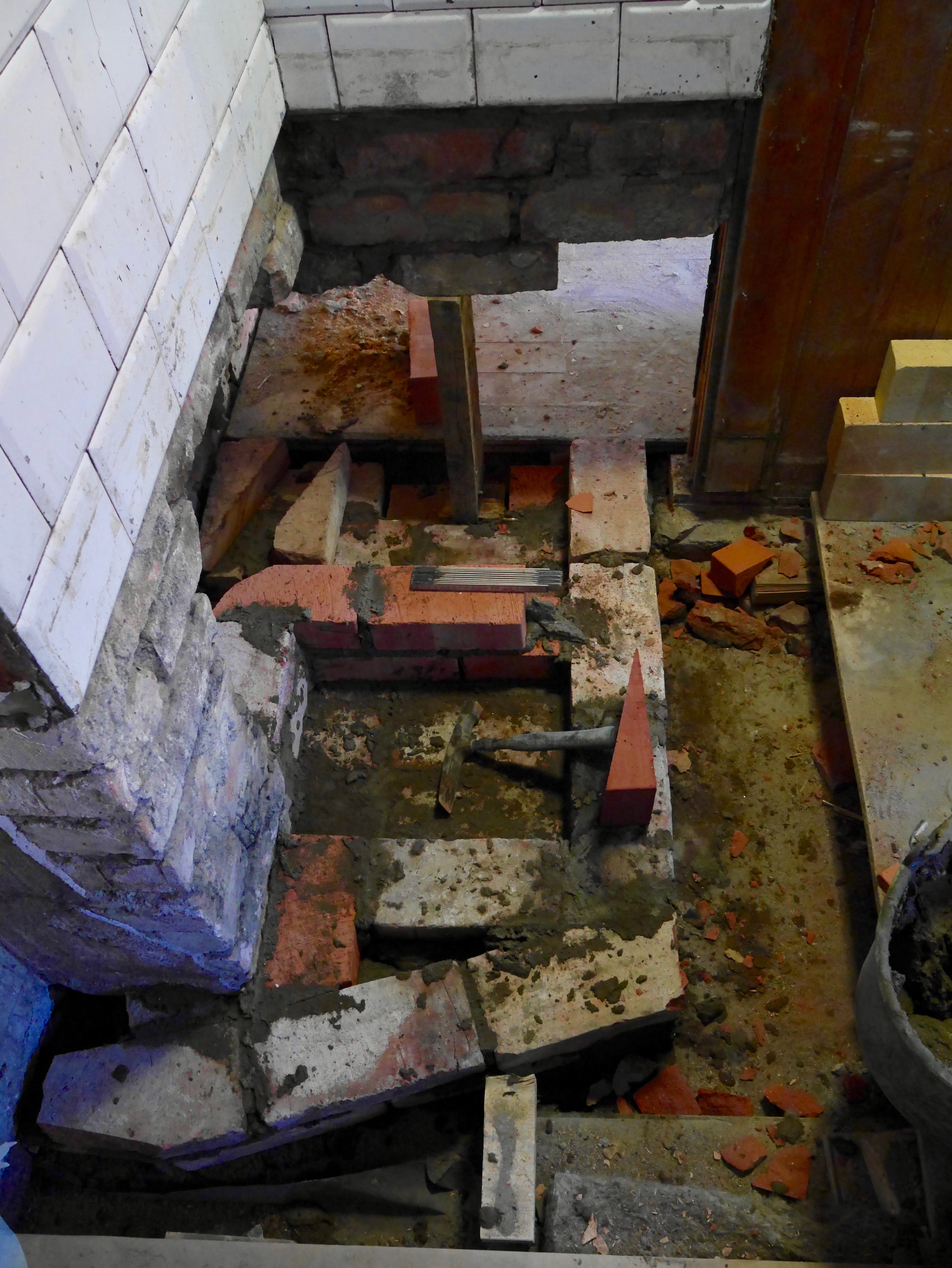 Här sns askutrymmet och anslutningen till rökkanalen