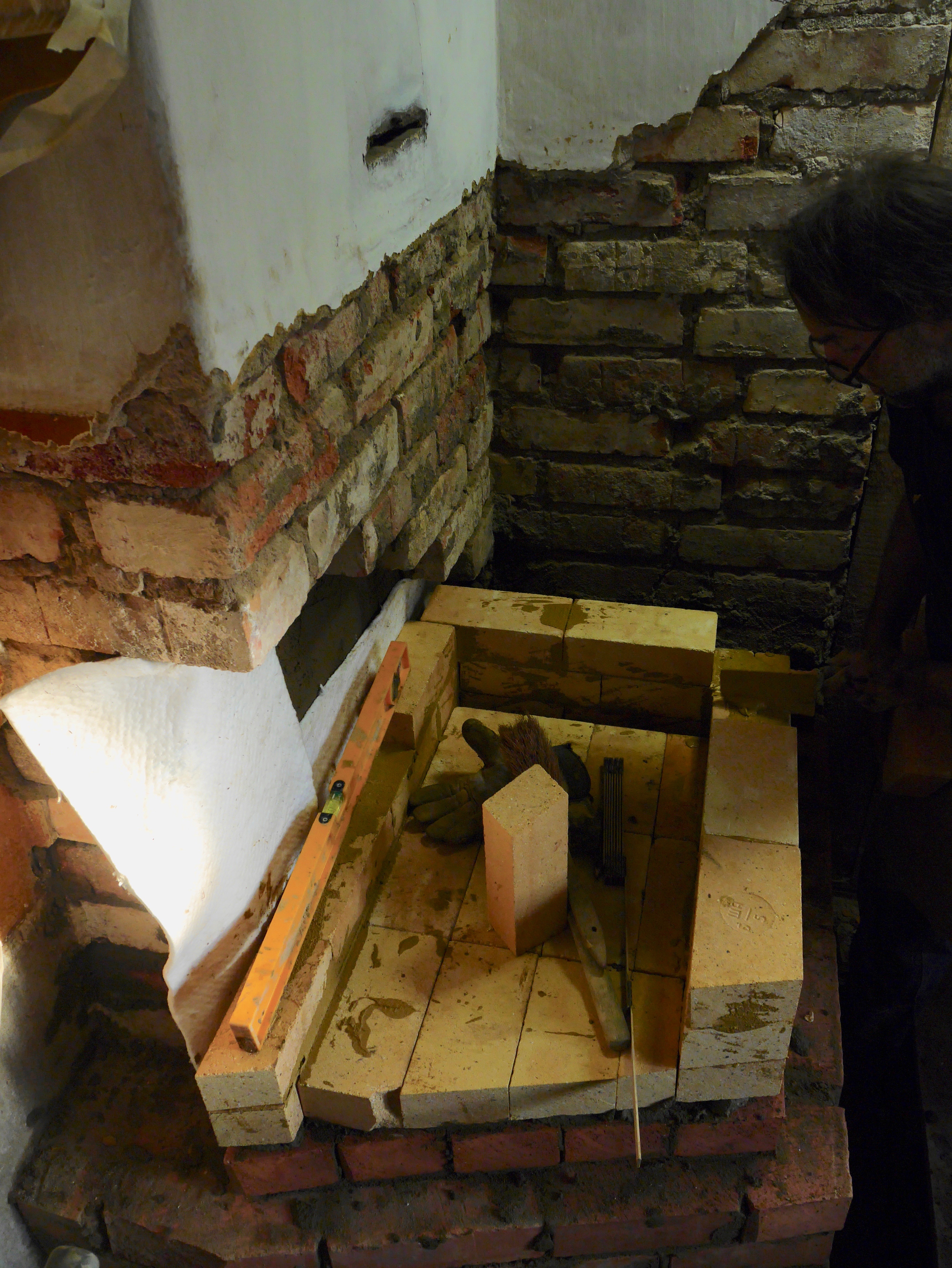 Eldfast tegel och isolering mot murstocken