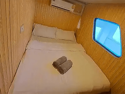 Master cabin on the on 2d/1n liveaboard Lapat