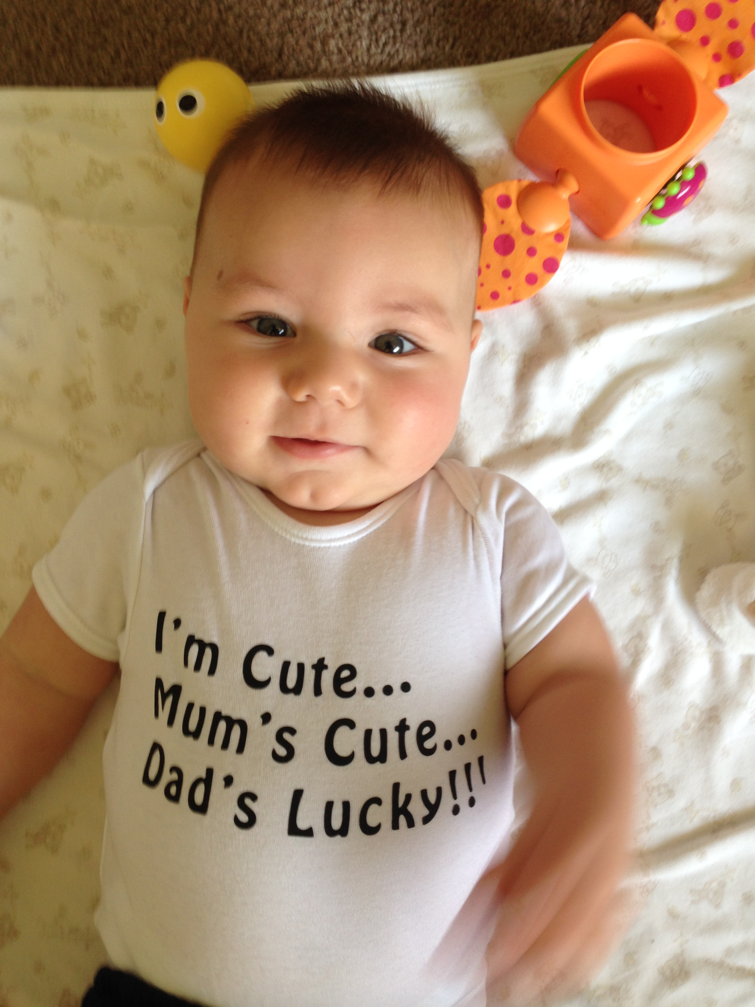 I'm Cute, Mum's Cute, Dad's Lucky!