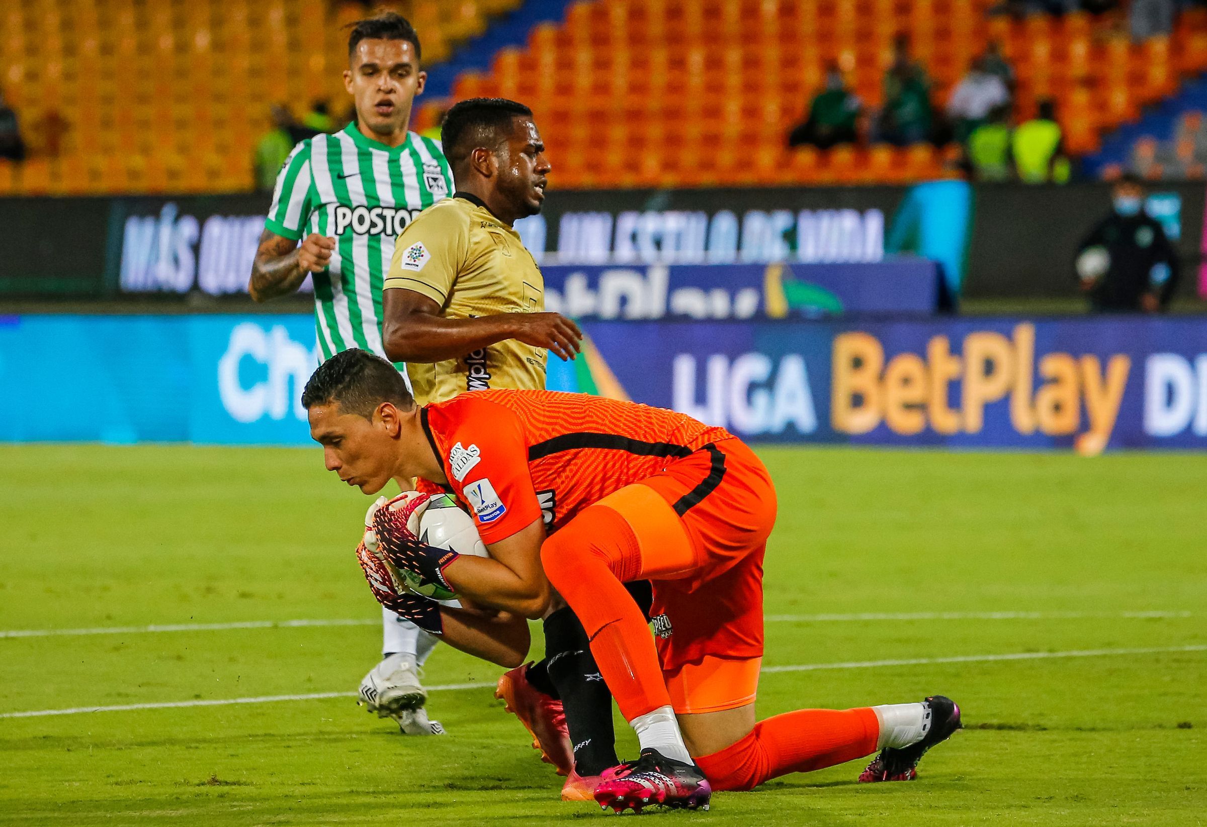 See photos, profile pictures and albums from aldair quintana oficial. Aldair Quintana Ya Se Metio Al Top 5 De Arqueros Con Mayor Invicto En El Arco De Nacional