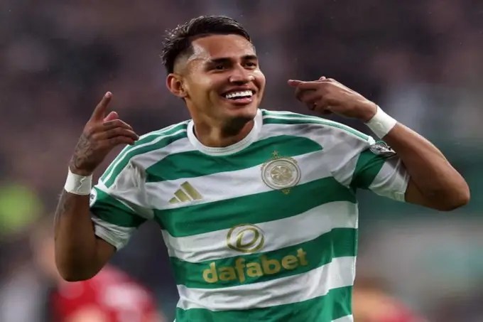 Camilo Durán, del Celtic, celebra tras marcar el primer gol de su equipo durante el partido ante Aberdeen en la Premiership escocesa el miércoles 2 de septiembre de 2026. //Foto: Ian MacNicol/Getty Images