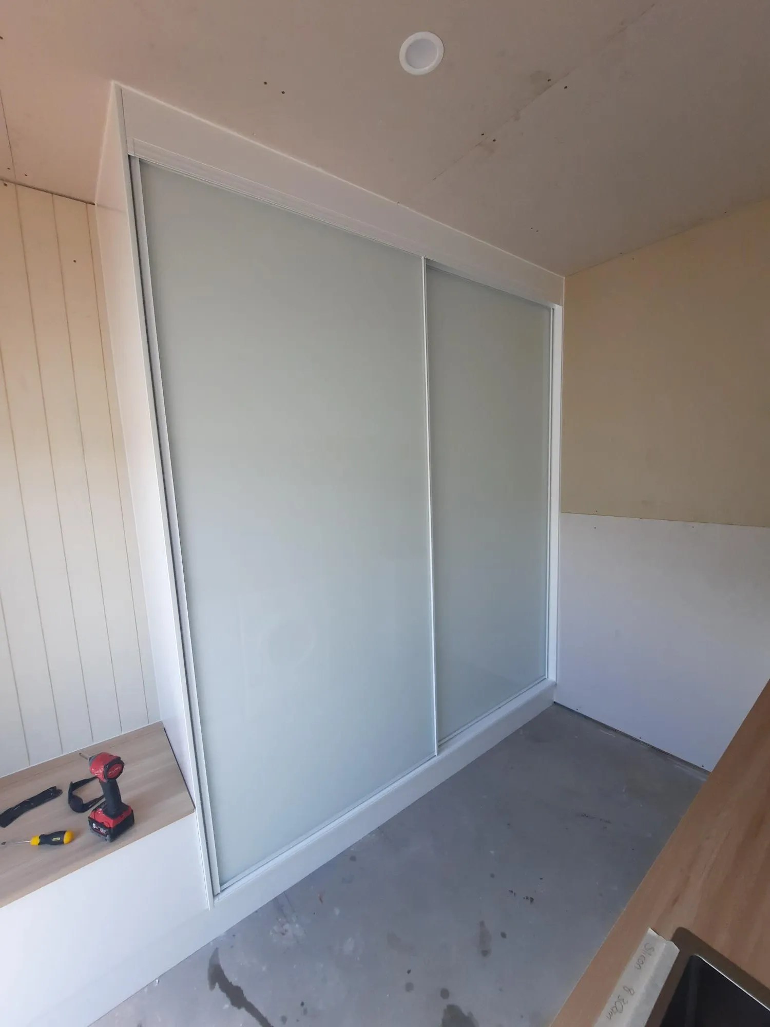 Bedroom and Robe 1000000675