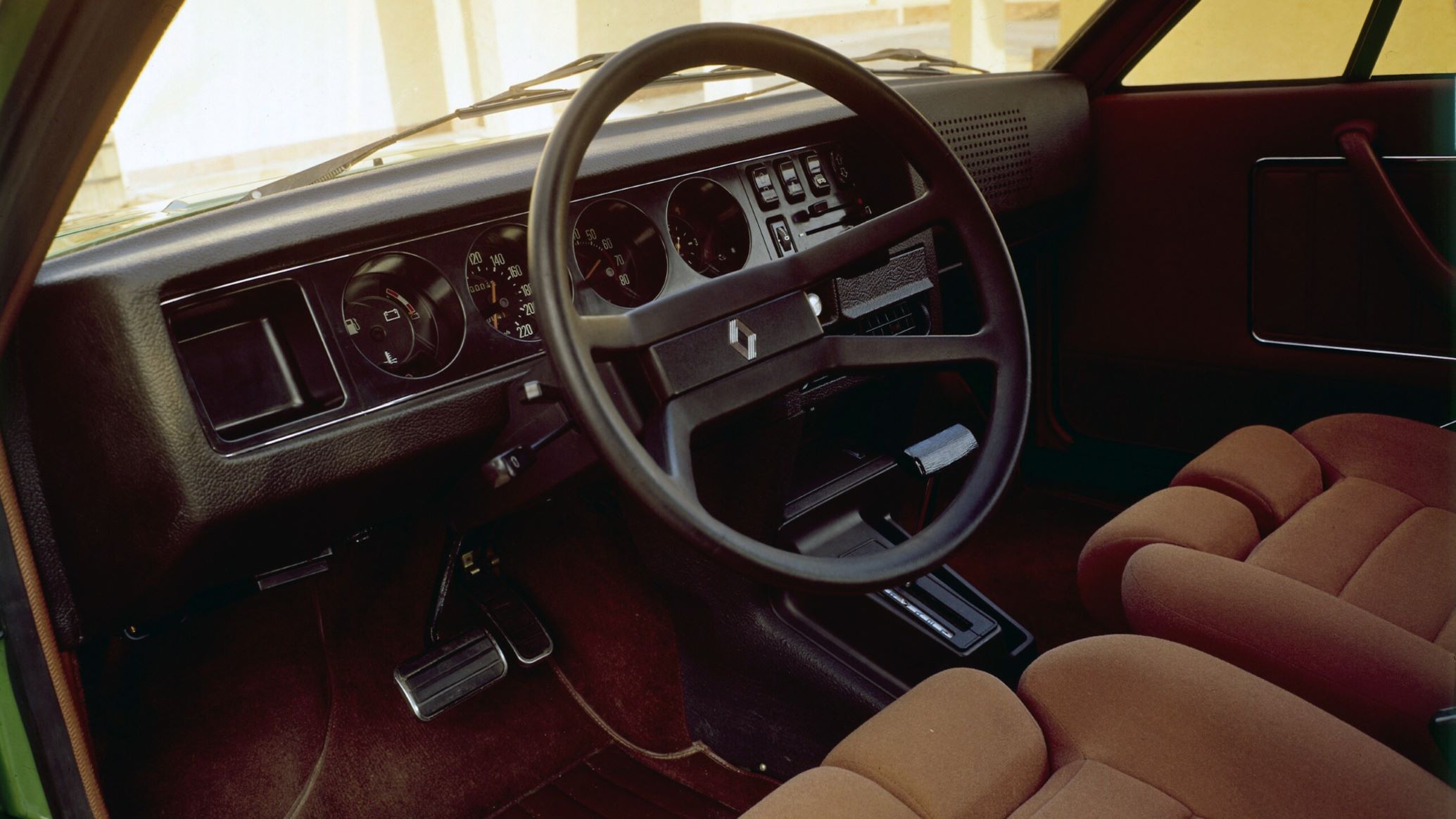 Renault 17 from the 1970s transformed into a stylish restomod by