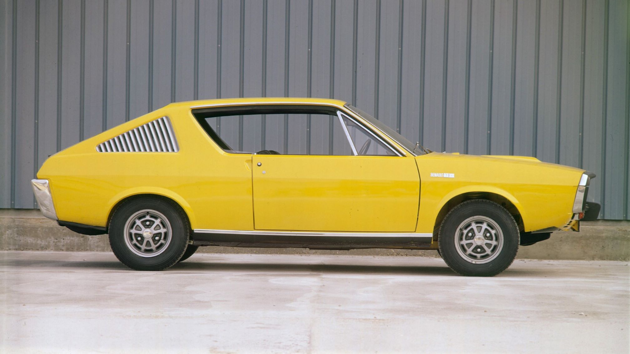 Renault 17 from the 1970s transformed into a stylish restomod by