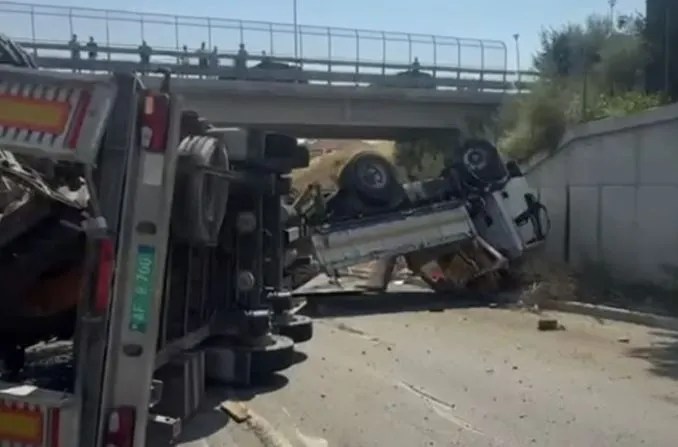 Përplasje në Unazën e Madhe, makina përmbyset pas aksidentit me fadromën