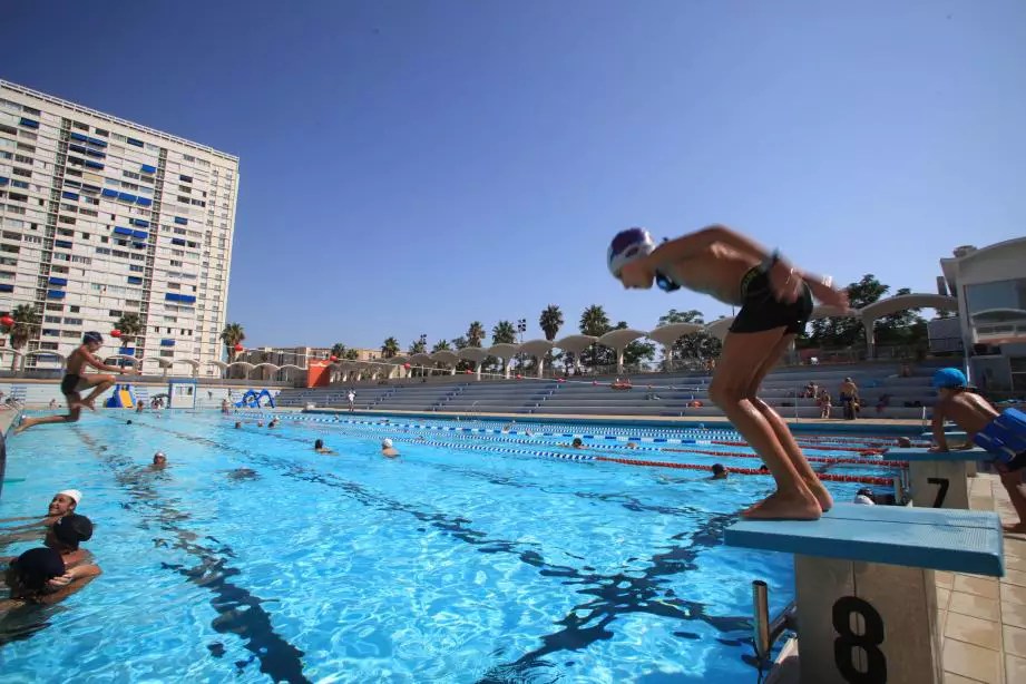 Complexe Aquatique Piscine A Hyeres Horaires Tarifs Et Telephone Guide Piscine Fr