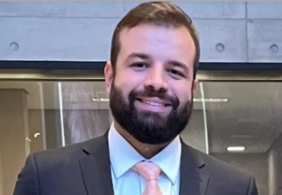Procurador Geral de Viana-MA aparece na folha de pagamento da Prefeitura de Esperantinópolis, a quase 300 KM de distância