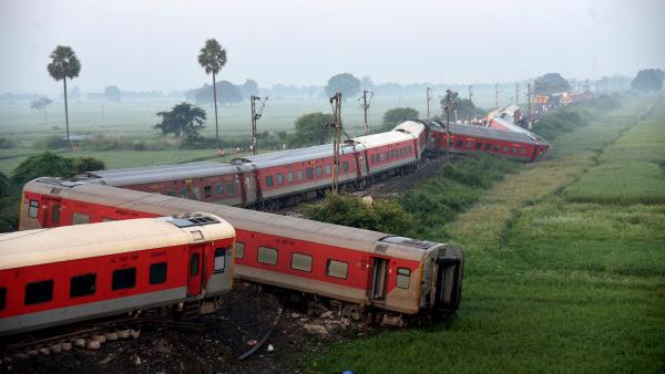 Devastating Rail Accident in Bihar: 3 Coaches of North-East Express Derail in Buxar