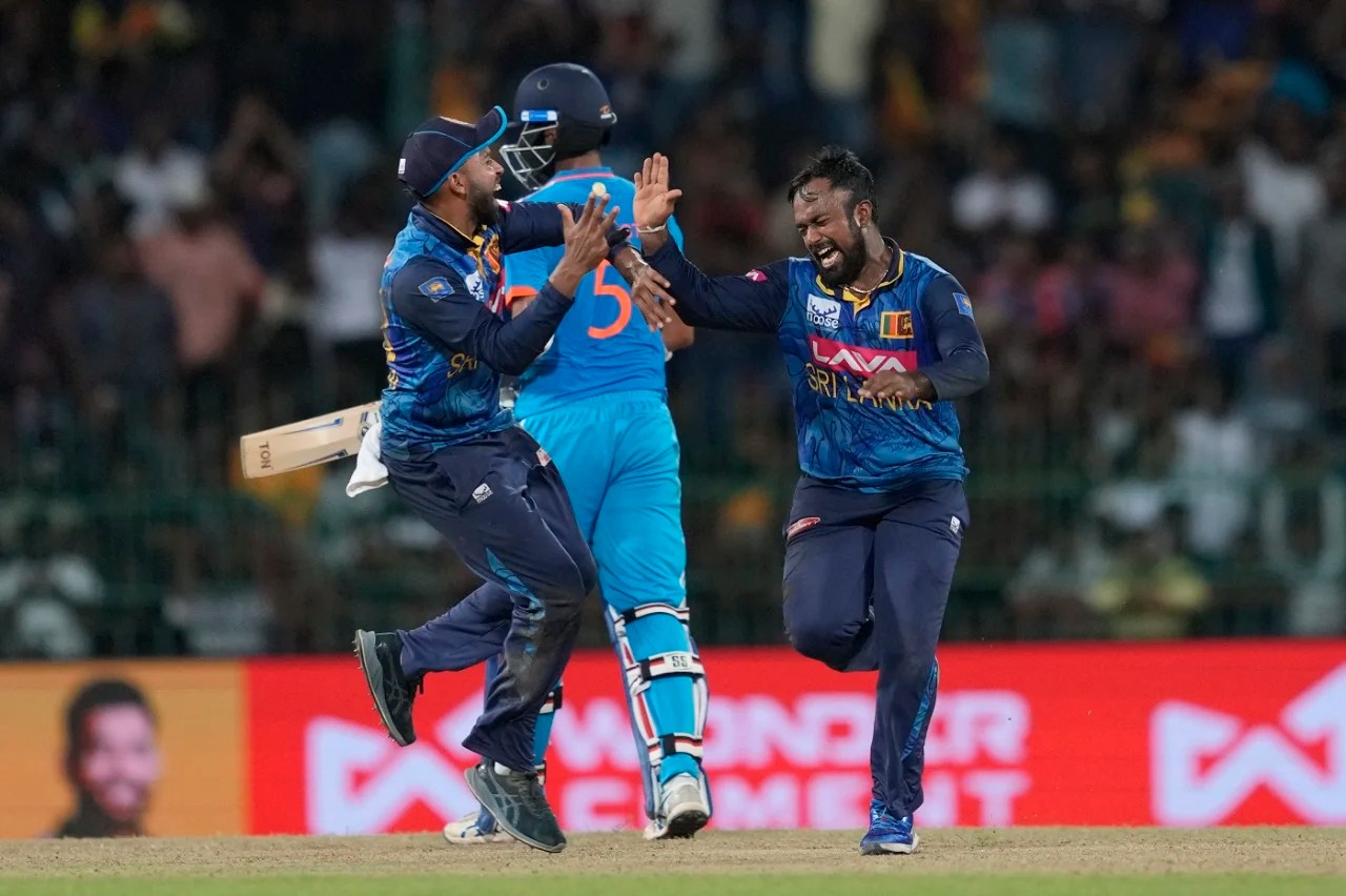 IND vs SL 2nd ODI Match Report: Sri Lanka Beat India By 32 Runs And Lead 1-0 In ODI Series !