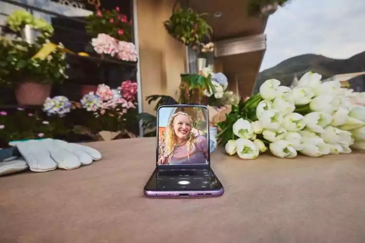 Motorola incorpora nuevas experiencias con Google Photos y funciones inteligentes en razr