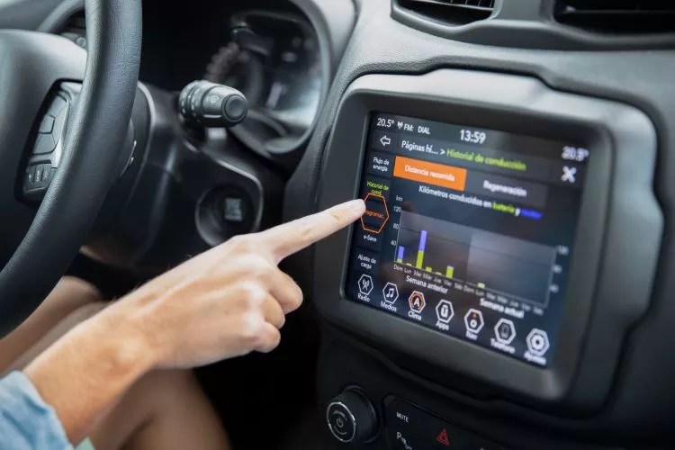 ¿Tienes una pantalla inteligente en tu carro? Kaspersky descubre el primer malware dirigido a estos dispositivos