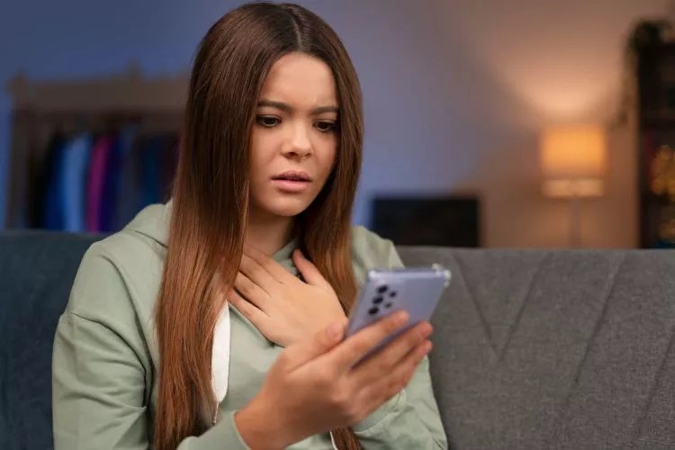 Kaspersky: WhatsApp y SMS lideran las estafas por mensajería y 66% de las víctimas cree que la IA estuvo involucrada