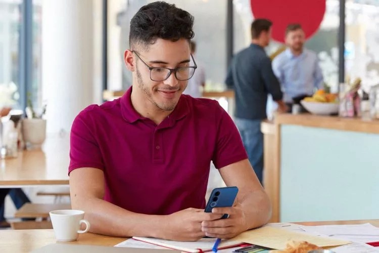 Emprender desde tu celular: herramientas clave para iniciar y gestionar tu negocio