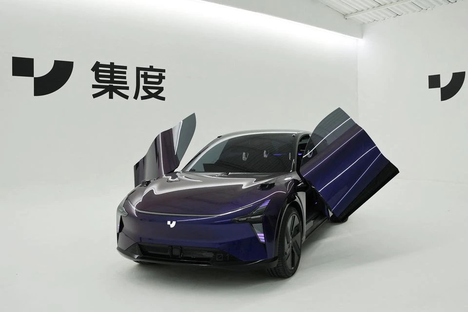 Baidu's EV firm Jidu unveils first robot car called "ROBO-01"